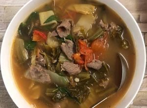 Hình của món Canh cải chua nấu bò cho ngày mưa 😊.
