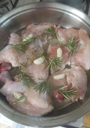 Una foto de Pollo al romero y limón