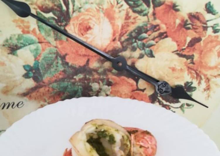 Tenero abbraccio con seppia e gamberoni al pesto di noci e sedan