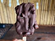 Una foto de palitos dulces