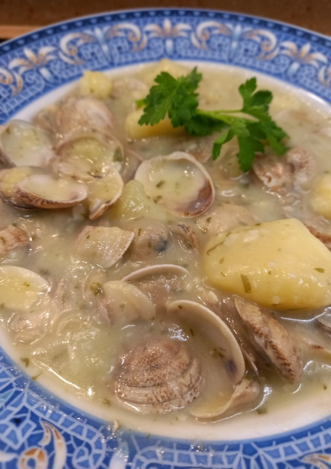 Una foto de Papas con chirlas
