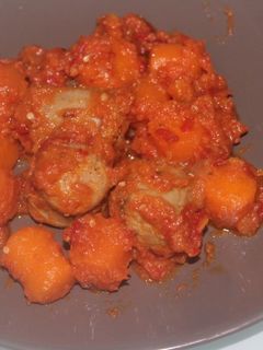 Una foto de Longaniza con tomate