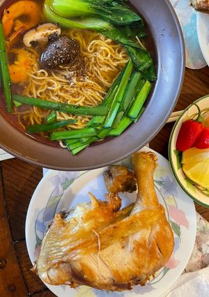 A picture of Chicken Egg Noodle Soup (Hủ tíu mì gà).