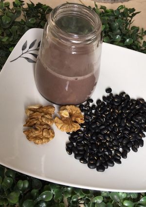 Hình của món Sữa óc chó đậu đen.