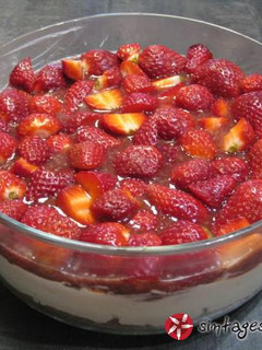 Φωτογραφία της συνταγής Cheesecake με φράουλες και λευκή σοκολάτα