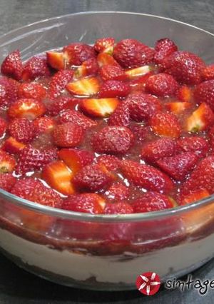 Φωτογραφία της συνταγής Cheesecake με φράουλες και λευκή σοκολάτα
