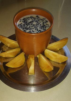 चिकू मिल्क शेक (CHIKU MILKSHAKE RECIPE IN MAARTHI) रेसिपी चे मुख्य फोटो 