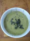Sopa cremosa de brócolis e inhame