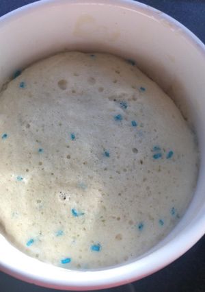 Una foto de Torta de vainilla o chocolate en taza