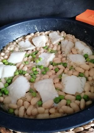 Una foto de Alubias blancas con bacalao