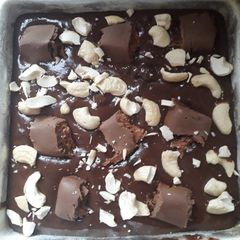 A picture of Chocolate honey brownie.