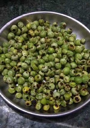 A picture of Roasted Green peas.