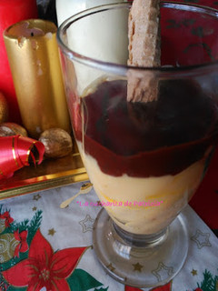 Una foto de Copa de mascarpone con chocolate y galleta crujiente