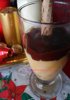 Una foto de Copa de mascarpone con chocolate y galleta crujiente