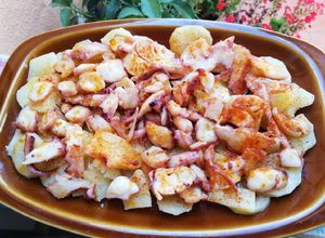 Una foto de Potón a la gallega🦑🥔🐙