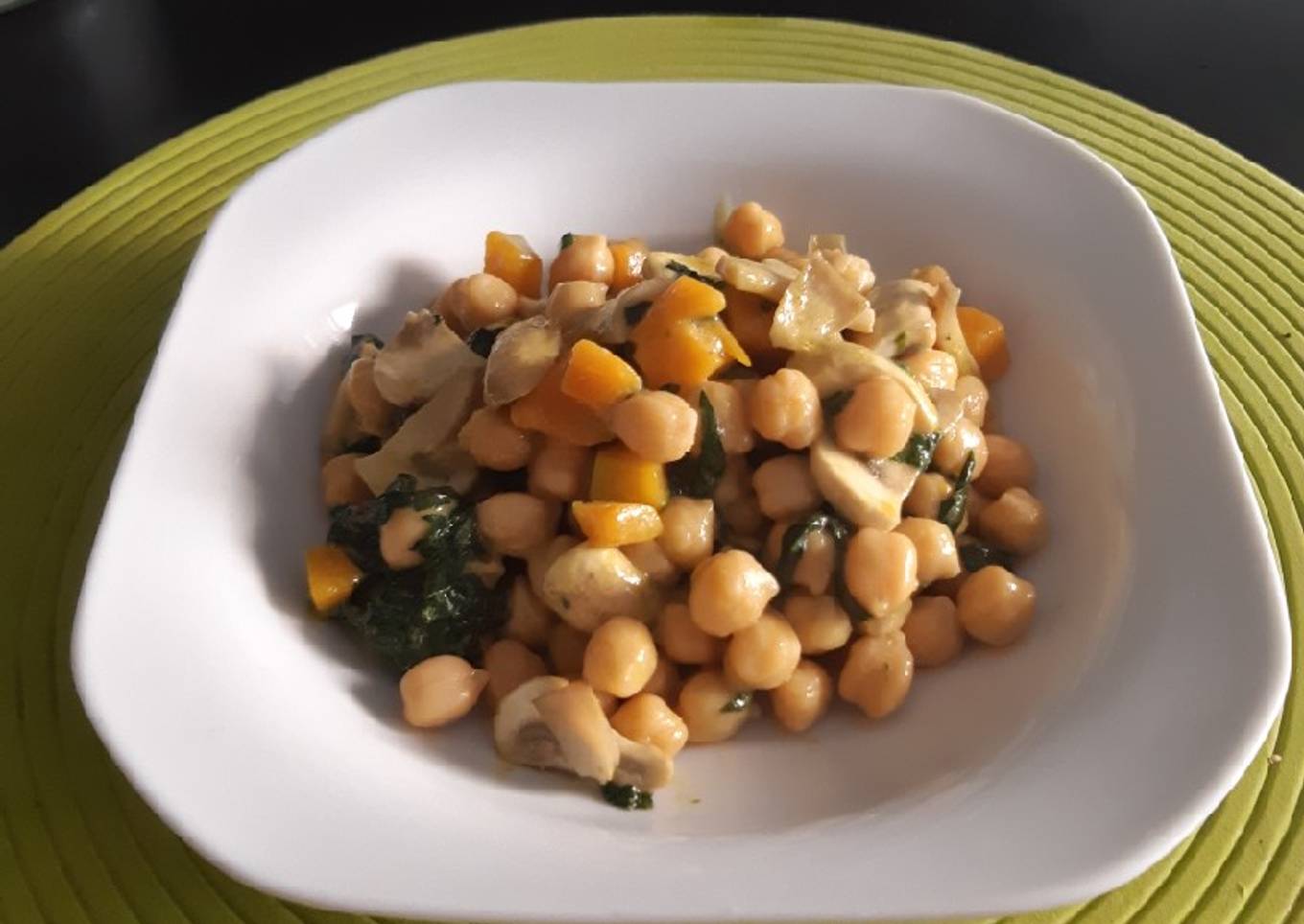 Garbanzos con calabaza y leche de coco