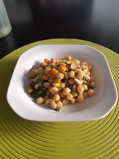 Una foto de Garbanzos con calabaza y leche de coco