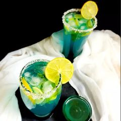 A picture of Blue Curacoa Lemonade.