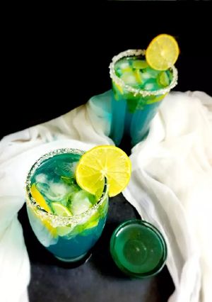 A picture of Blue Curacoa Lemonade.