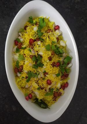 બટાકા પૌવા (Bataka Poha Recipe In Gujarati) રેસીપી મુખ્ય ફોટો