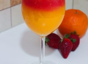 Foto de Suco de laranja e morango