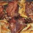 Κατσικάκι με πατάτες στη γάστρα