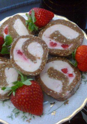 Epres-mascarponés keksztekercs recept fotója