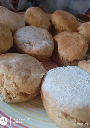 Una foto de Scons veganos de limón, dulces
