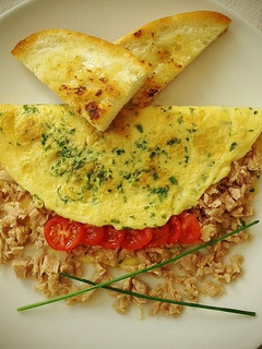 Foto principal de Tortilla a la francesa rellena de atún claro
