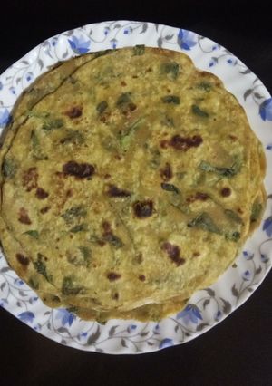 A picture of Methi paratha.
