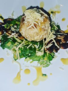Käseknödel auf Feldsalat Rezepthauptbild