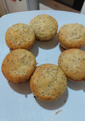 Una foto de Muffins de limón-amapola keto