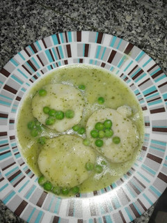 Una foto de Medallones de merluza en salsa verde