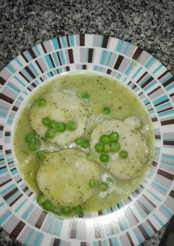 Una foto de Medallones de merluza en salsa verde