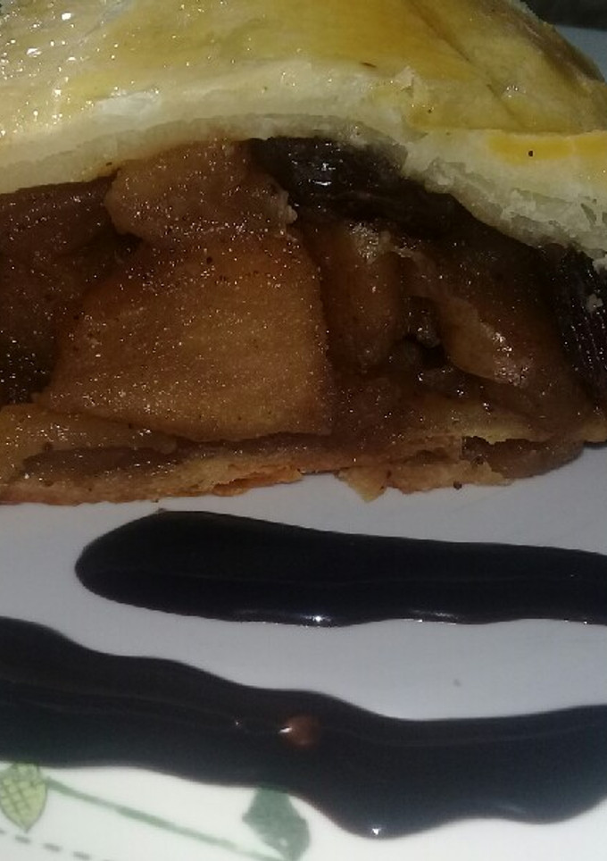 Una foto de Strudel de manzana 🍎🍎🍏🍏