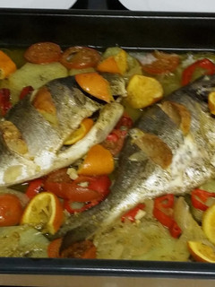 Una foto de Doradas al horno con salsa de naranja