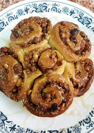 A picture of Sesame and peanuts cinnamon roll.