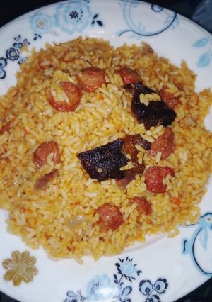 A picture of Jellof rice and sausage.