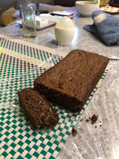 Una foto de Bizcocho de avena y nueces