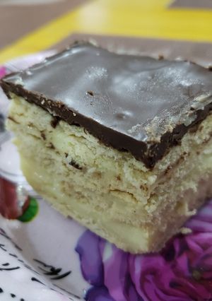 Una foto de Tarta de Galletas, Crema y Chocolate (Sin Horno) | Tarta de la Abuela