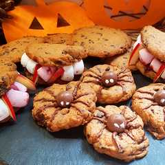 Une photo de Cookies Araignées et Dentiers
