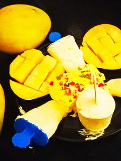 आम की आइसक्रीम (aam ki ice cream recipe in Hindi) रेसिपी मुख्य फोटो