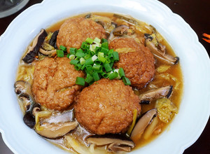 年菜~紅燒獅子頭 的食譜成品照片