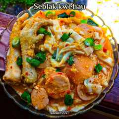 A picture of Seblak Kwetiau.