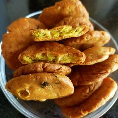 A picture of Mathri.
