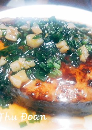Hình của món Cá thu chiên giòn sốt mắm hành.