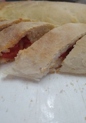 Una foto de Pan simple relleno de morrón
