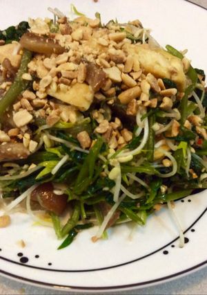 Hình của món Rau muống,giá mầm và bì heo.