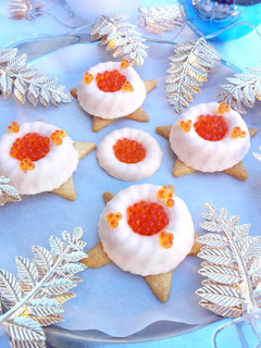 Una foto de Aperitivo de panna cotta de trucha ahumada sobre galletas parmesanas