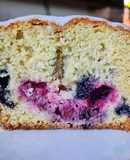 Budín de frutos rojos y chocolate blanco